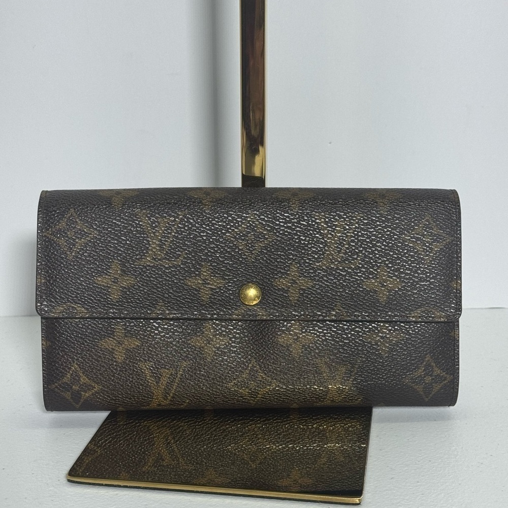 AUTHENTIC Louis Vuitton Monogram Wallet